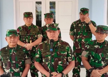 Panglima TNI Laksamana TNI Yudo Margono saat beri keterangan pers di Timika, Selasa (18/4/2023). (Foto: Antara/Ho/Pendam XVII Cenderawasih)