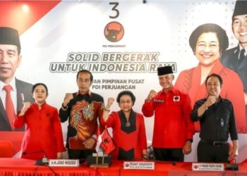 Suasana foto bersama usai deklarasi calon presiden yang diusung PDI Perjuangan di Istana Batutulis, Bogor, Jawa Barat, Jumat (21/4/2023). (Foto: Antara/HO-PDIP)