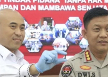 Direktur Reserse Kriminal Polda Sumbar Kombes Pol Andry Kurniwan (kiri) bersama Kabid Humas Kombes Pol Dwi Sulistyawan. (Foto: Antara/HO Polda Sumbar)