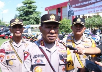 Kapolda NTT Irjen Pol Johanis Asadoma saat memberikan keterangan kepada wartawan di Kupang. (Foto: Antara/Kornelis Kaha)