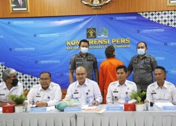 Konferensi pers terkait deportasi WNA asal Hongaria berinisial RS (33) di Kantor Imigrasi Kelas I Yogyakarta, Rabu (5/4/2023). (Foto: Antara/Ho-Kanwilkumham DIY)