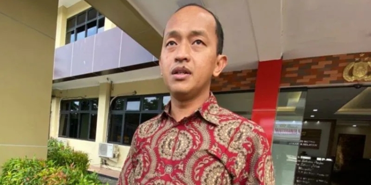 Kuasa hukum korban kecelakaan lalu lintas akibat ditabrak anak petinggi Polri, Andi memberikan keterangan kepada wartawan di Jakarta, Jumat (31/3/2023). (Foto: Antara/Luthfia Miranda Putri)