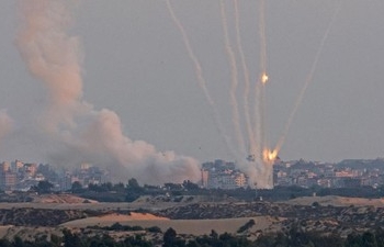Puluhan roket telah ditembakkan dari Libanon ke Israel pada Kamis (6/4/2023), di tengah ketegangan atas penggerebekan di masjid Al-Aqsa Yerussalem. (Foto: AFP/Jack Guez)