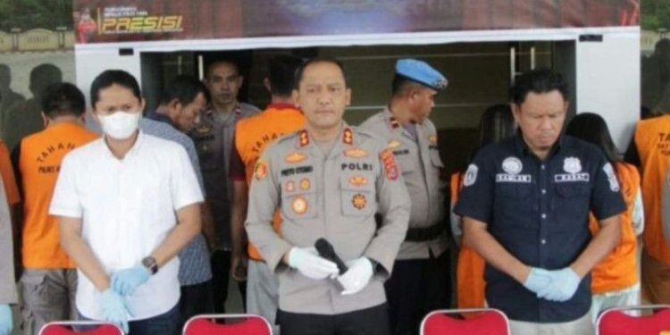 Kapolres Konut AKBP Priyo Utomo (tengah) saat melakukan konferensi pers. (Foto: Antara/HO-Polres Konut)