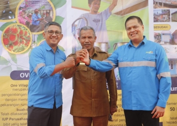 PT Mifa Bersaudara & PT Bara Energi Lestari raih penghargaan dari Gubernur Aceh sebagai Pengelola CSR Terbaik , Selasa (11/4/2023). (Foto untuk Alibi)