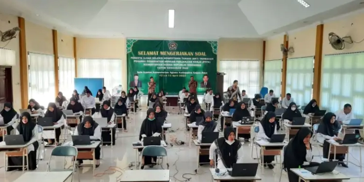 Ilustrasi. 197 peserta CPPPK Kemenag Nagan Raya ikut ujian moderasi beragama, Kamis (13/4/2023). (Foto untuk Alibi)