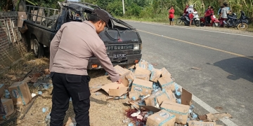Mobil L300 pikap mengalami kecelakaan tunggal di Jalan Elak,  Desa Meuligoe, Kecamatan Sawang, Aceh Utara, Sabtu (15/4/2023). (Foto: Alibi/Dok. Polres Lhokseumawe)