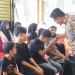 PT Mifa serahkan santunan Idul Fitri untuk 437 anak yatim di Gampong Peunaga Cut Ujong, Kecamatan Meureubo, Aceh Barat, Minggu (16/4/2023). (Foto: Alibi/Dok. Humas PT Mifa)