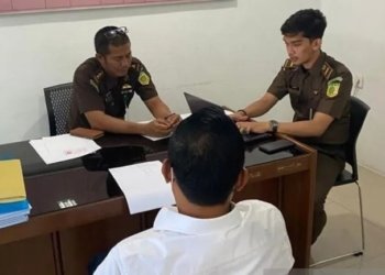 Jaksa memeriksa Direktur Utama PT RS Arun terkait dugaan korupsi yang bertempat di Kantor Kejari Lhokseumawe. (Foto: Antara/Ho-Kejari Lhokseumawe)