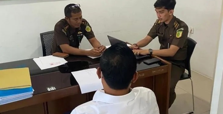 Jaksa memeriksa Direktur Utama PT RS Arun terkait dugaan korupsi yang bertempat di Kantor Kejari Lhokseumawe. (Foto: Antara/Ho-Kejari Lhokseumawe)
