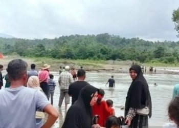Pencarian korban hilang tenggelam di Pinto Sa Kecamatan Tiro, Pidie, Senin (24/4/2023). (Foto: Antara/HO)
