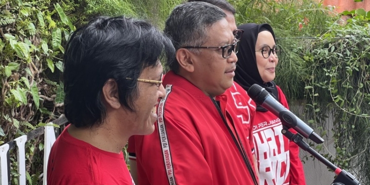 Sekretaris Jenderal PDI Perjuangan Hasto Kristiyanto memberi keterangan kepada wartawan di Kantor DPP PDIP, Jakarta Pusat, Kamis (27/4/2023). (Foto: Antara/Putu Indah Savitri)