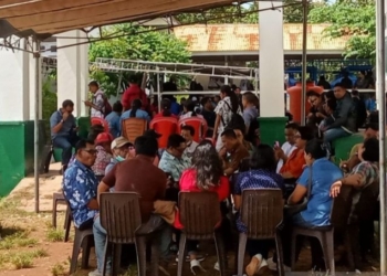 Ratusan bakal calon anggota DPRD Kabupaten/kota di Provinsi Nusa Tenggara Timur sedang menunggu untuk mengikuti pemeriksaan kesehatan jiwa dan rohani di Rumah Sakit Jiwa (RSJ) Naimata, Kota Kupang, Kamis (Foto: Antara/Benny Jahang)