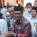 Menko Polhukam Mahfud MD saat silaturahim dan halalbihalal di Gedung Negara Grahadi Surabaya, Jawa Timur, Sabtu (29/4/2023) malam. (Foto: Antara/Hanif Nashrullah)