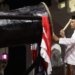 Asisten Pemerintahan, Keistimewaan Aceh dan Kesejahteraan Rakyat Sekda Aceh, M. Jafar, menabuh bedug saat membuka Festival Takbir Hari Raya Idul Fitri 1444 H di Halaman Masjid Raya Baiturrahman, Banda Aceh, Jumat (21/4/2023). (Foto: Alibi/Dok. Humas Pemerintah Aceh)