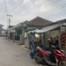 Lokasi kejadian perampokan uang milik nasabah bank di warung bakso yang berada di Kampung/Desa Kompa, Kecamatan Parungkuda, Kabupaten Sukabumi, Jabar. (Foto: Antara/Aditya Rohman)