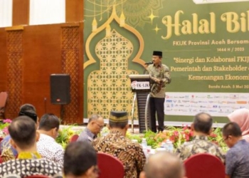 Plt. Asisten Perekonomian dan Pembangunan Sekda Aceh, hadiri acara halal bihalal FKIJK Provinsi Aceh, di Banda Aceh, Jumat (5/5/2023) malam. (Foto: Alibi/Dok. Humas Pemerintah Aceh)