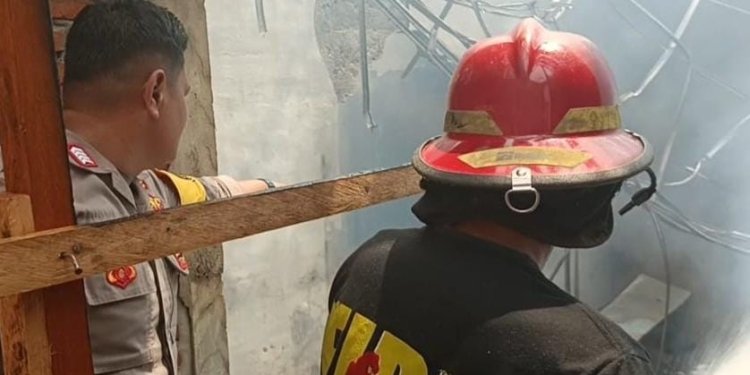 Satu unit rumah di Aceh Utara terbakar. (Foto: Alibi/Dok. Polres Lhokseumawe)