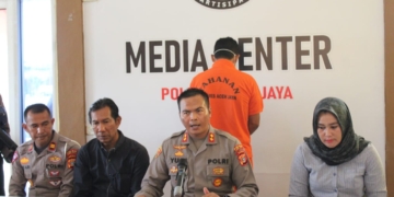 Ilustrasi - Kapolres Aceh Jaya AKBP Yudi Wiyono didampingi Kasat Reskrim Ipda Rahmat dalam konferensi pers kasus pemerkosaan di Mapolres Aceh Jaya, Selasa (9/5/2023). (Foto: Antara/HO)