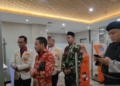 Sejumlah perwakilan Pimpinan Pusat Pemuda Muhammadiyah mendatangi Bareskrim Polri untuk melaporkan komentar Peneliti BRIN yang mengancam warga Muhammadiyah, Jakarta, Selasa (25/4/2023). (Foto: Antara/Laily Rahmawaty)