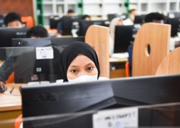 Para peserta yang melaksanakan Ujian Tulis Berbasis Komputer (UTBK) 2023 di kampus Universitas Sumatera Utara (USU). (Foto: Antara/HO-Humas USU)