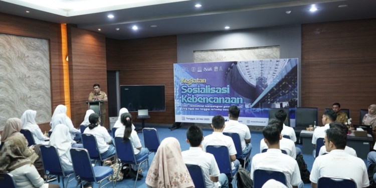 Kadisbudpar Aceh Almuniza Kamal saat membuka kegiatan sosialisasi kebencanaan. (Foto: Alibi/Dok. Disbudpar Aceh)