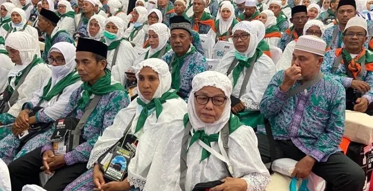 Ilustrasi - Jamaah calon haji kloter 4 Embarkasi Aceh saat mengikuti acara pelepasan di Asrama Embarkasi Aceh, Banda Aceh, Jumat (17/6/2022). (Foto: Antara/Khalis Surry)