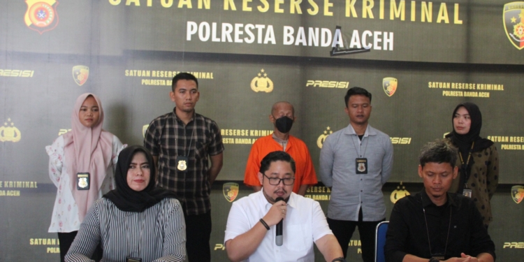 Polisi tangkap SA (71) pelaku pelecehan seksual di Banda Aceh. (Foto: Alibi/Dok. Polresta Banda Aceh)