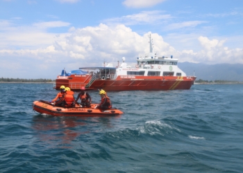 Basarnas Banda Aceh dan PT. ASDP Indonesia Ferry cabang Banda Aceh lakukan simulasi penanganan kapal terbakar. (Foto: Alibi/Dok. Basarnas Banda Aceh)
