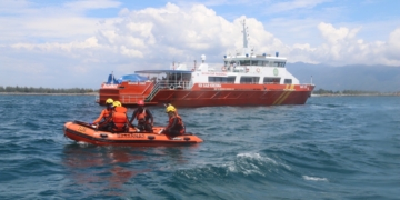 Basarnas Banda Aceh dan PT. ASDP Indonesia Ferry cabang Banda Aceh lakukan simulasi penanganan kapal terbakar. (Foto: Alibi/Dok. Basarnas Banda Aceh)