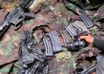 Barang bukti senjata api milik KKB yang diamakan Satgas Damai Cartenz 2023 di Papua. (Foto: Antara/HO-Satgas Damai Cartenz 2023)