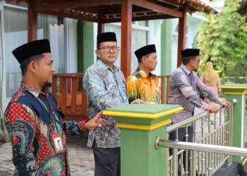 Kakanwil Kemenag Aceh, Azhari (dua kiri), melakukan kunjungan kerja ke KUA Sewon, Kabupaten Bantul,  DI Yogyakarta, Kamis (11/5/2023). (Foto: Alibi/Dok. Humas Kemenag Aceh)