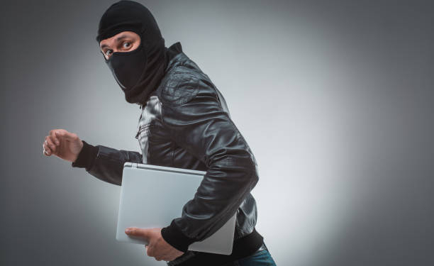 Ilustrasi - Pelaku pencurian laptop. (Foto: Alibi/Dok. Istockphoto)