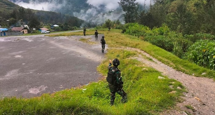 Ilustrasi. TNI menjamin situasi di Bandara Beoga, Kabupaten Puncak, Papua Tengah. (Foto: Detikcom/Istimewa)