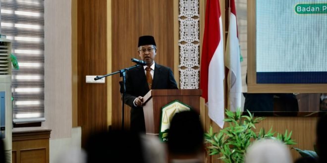 Asisten Administrasi Umum Sekda Aceh, Iskandar, saat membuka Pelatihan Kepemimpinan Administrator Angkatan I dan Pelatihan Kepemimpinan Pengawas di Lingkungan Pemerintah Aceh Tahun 2023, Senin (15/5/2023). (Foto: Alibi/Dok. Humas Pemerintah Aceh)