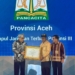 Kepala Dinas Perpustakaan dan Kearsipan Aceh, Edi Yandra saat menerima Anugerah Simpul Jaringan Terbaik Nasional 2023. (Foto: Alibi/Dok. Humas Pemerintah Aceh)