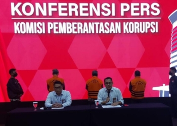 KPK hadirkan tiga tersangka dugaan suap jual beli jabatan di lingkungan Pemerintah Kabupaten Pemalang, dalam jumpa pers di Gedung Merah Putih KPK, Jakarta Selatan, Senin (5/6/2023). (Foto: Antara/Fianda Sjofjan Rassat)