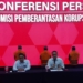 KPK hadirkan tiga tersangka dugaan suap jual beli jabatan di lingkungan Pemerintah Kabupaten Pemalang, dalam jumpa pers di Gedung Merah Putih KPK, Jakarta Selatan, Senin (5/6/2023). (Foto: Antara/Fianda Sjofjan Rassat)