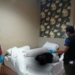 Polisi melakukan olah TKP kematian peneliti ganja berinisial IW (58 tahun) di salah satu hotel di Banda Aceh. (Foto: Alibi/Dok. Polresta Banda Aceh)
