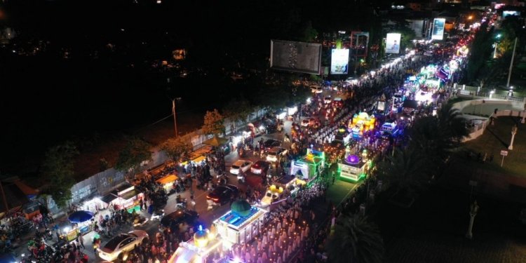 Suasana Pawai Takbiran Malam Hari Raya Iduladha 1444 Hijriah di area Masjid Raya Baiturrahman, Banda Aceh, Rabu (28/6/2023). (Alibi/Humas Pemerintah Aceh