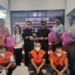 Kementerian Lingkungan Hidup dan Kehutanan (KLHK) menangkap tiga tersangka terkait peredaran dan perdagangan sisik tringgiling sebesar 57 kilogram di Kalimantan Barat. (Foto: Antara/HO-Kementerian LHK)