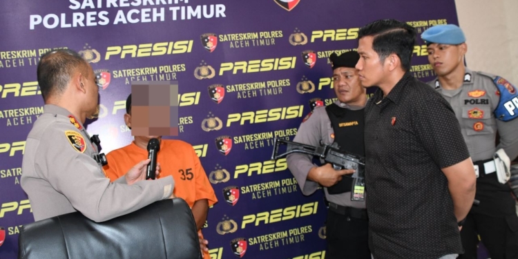 AS (50) warga Desa Ujong Tunong, Kecamatan Julok, Kabupaten Aceh Timur ditetapkan sebagai tersangka penipuan rekrutmen PPS. (Foto: Alibi/Dok. Polres Aceh Timur)