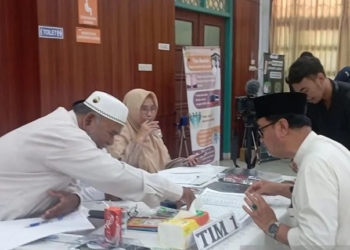 Bacaleg DPRA saat mengikuti uji baca Al Quran di Banda Aceh, Selasa (6/6/2023). (Foto: Antara/M Haris SA)