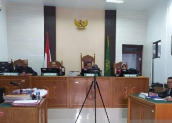 Sidang perdana perkara penyelundupan sabu dengan agenda dakwaan digelar di Pengadilan Negeri Lhoksukon Kelas IB, Aceh Utara, Rabu (14/6/2023). (Foto: Antara/Dedy Syahputra)