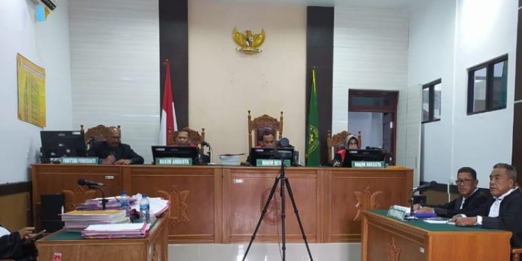 Sidang perdana perkara penyelundupan sabu dengan agenda dakwaan digelar di Pengadilan Negeri Lhoksukon Kelas IB, Aceh Utara, Rabu (14/6/2023). (Foto: Antara/Dedy Syahputra)