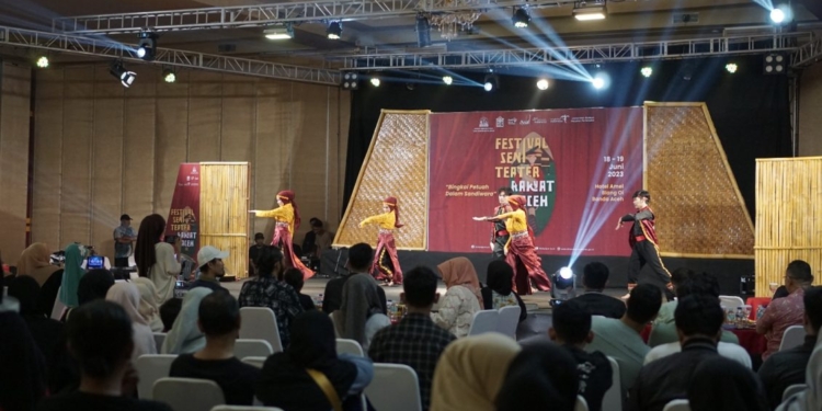Pagelaran Festival Seni Teater Rakyat Aceh, Minggu (18/6/2023). (Foto: Alibi/Dok. Disbudpar Aceh)