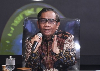 Menko Polhukam Mahfud MD memberikan keterangan pers jelang kick off penyelesaian pelanggaran HAM berat masa lalu di Kemenko Polhukam, Jakarta, Jumat (23/6/2023). (Foto: Antara/Hafidz Mubarak A/nym/aa)