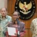 Menkopolhukam Mahfud MD dan Gubernur Jawa Barat Ridwan Kamil sampaikan rekomendasi soal penanganan Pondok Pesantren Al-Zaytun di kantor Kemenkopolhukam, Jakarta, Sabtu (24/6/2023). (Foto: Antara/Fianda Sjofjan Rassat)