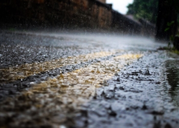 Ilustrasi. Hujan di perkotaan. (Foto: Dok. Pixabay)