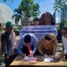 Prosesi penyerahan sapi kurban bantuan Presiden untuk Aceh yang diserahkan oleh Pj Gubernur Aceh kepada Bupati Aceh Singkil, di Banda Aceh, Senin (26/6/2023) (Foto: Antara/HO/Disnak Aceh)